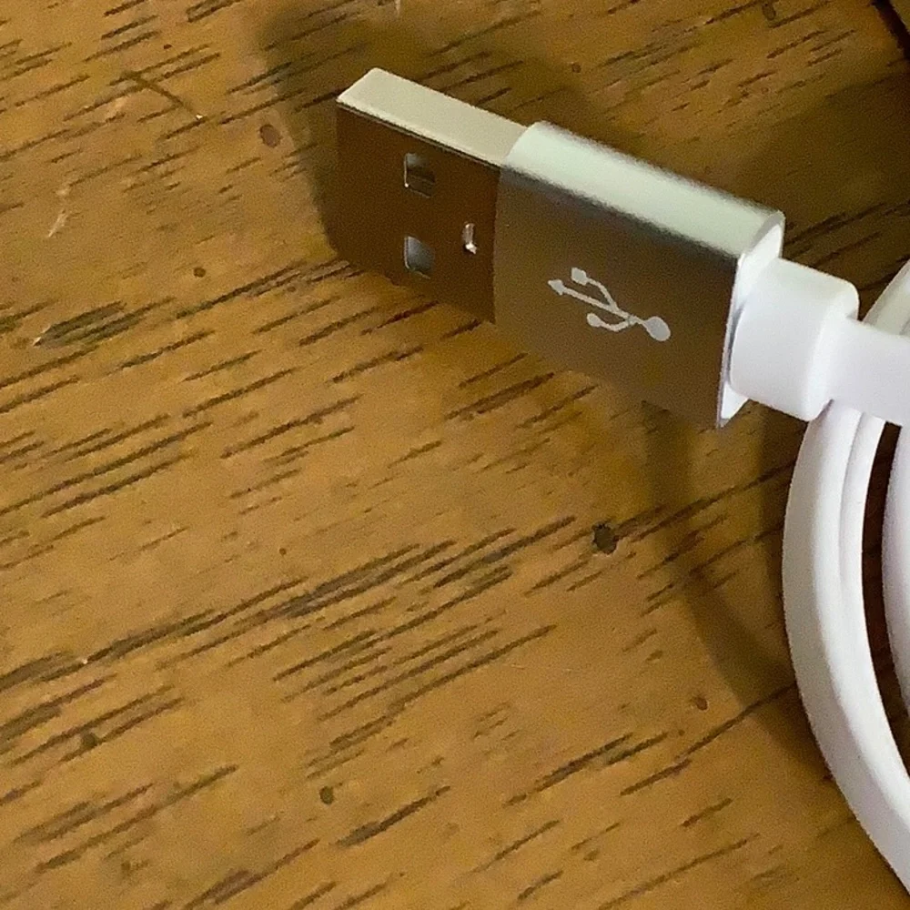 🦋 Telescopic three data cables in one, white.